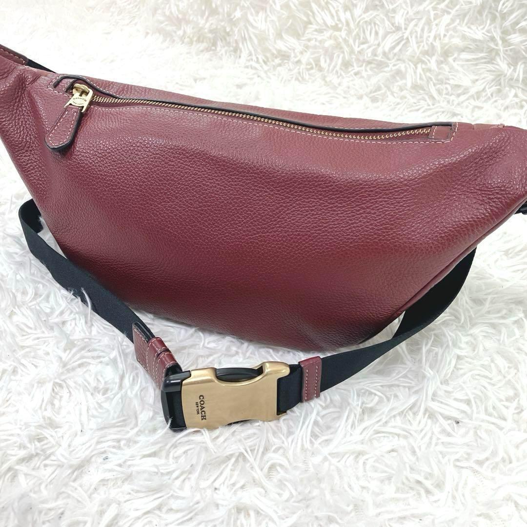 美品✨　コーチ　ボディバッグ　ワーレンベルトバッグ　バーガンディ　シグネチャー