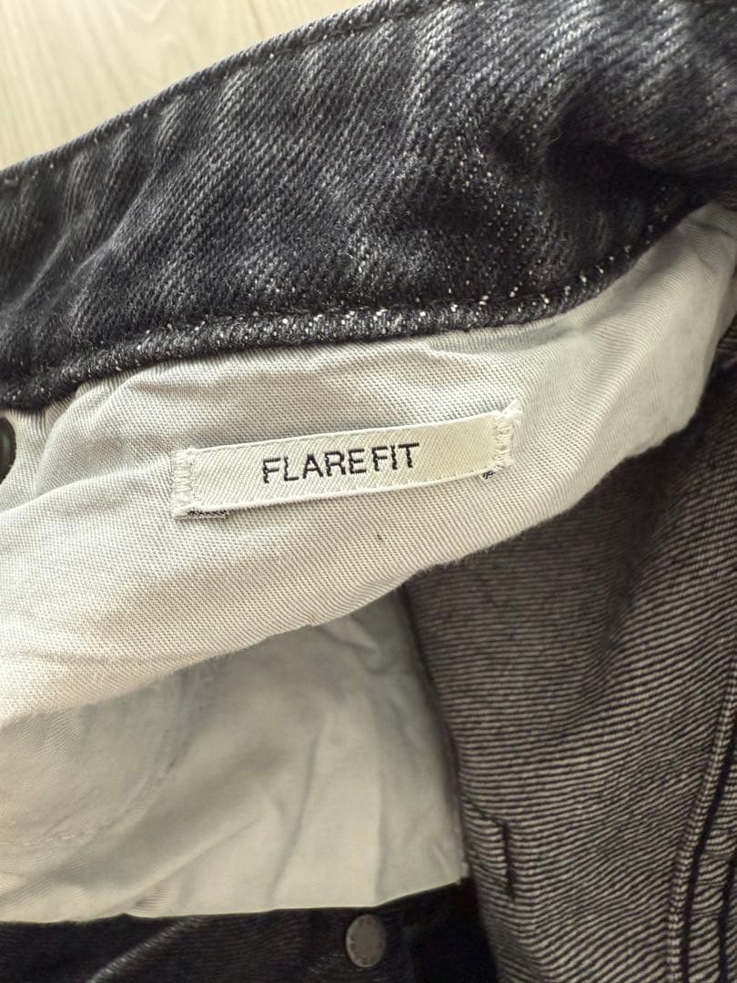 PRADA 5ポケットブラックデニム フレアパンツ