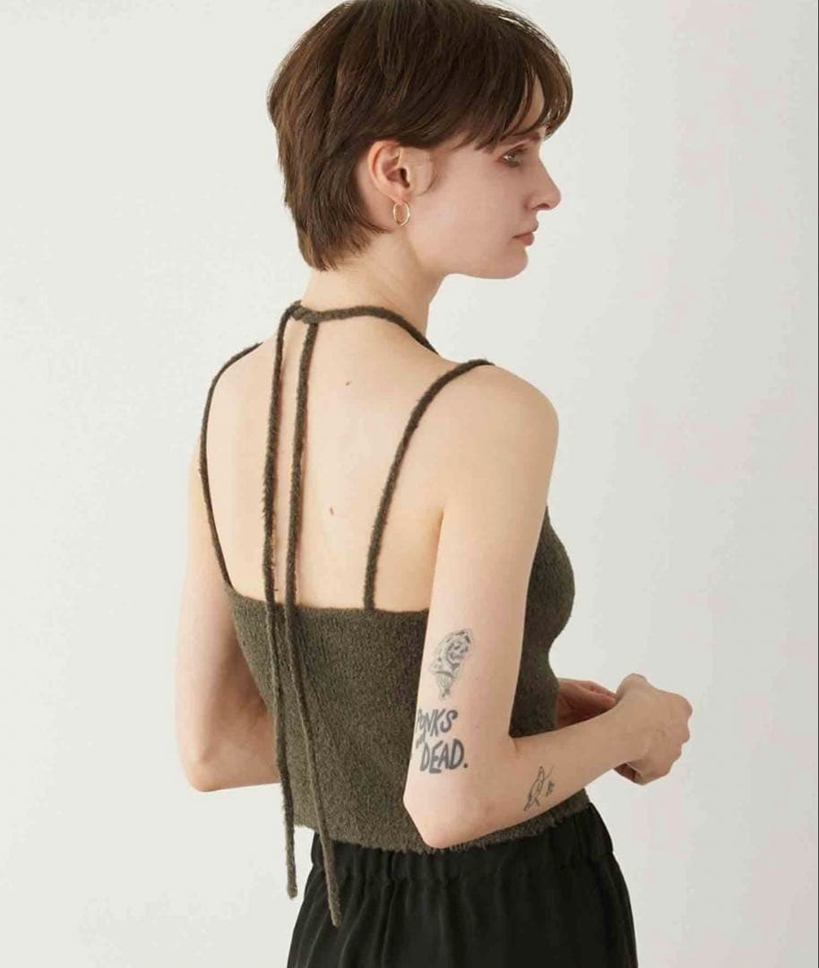 LA PEAU DE GEM シャイニングフェザーニットキャミ