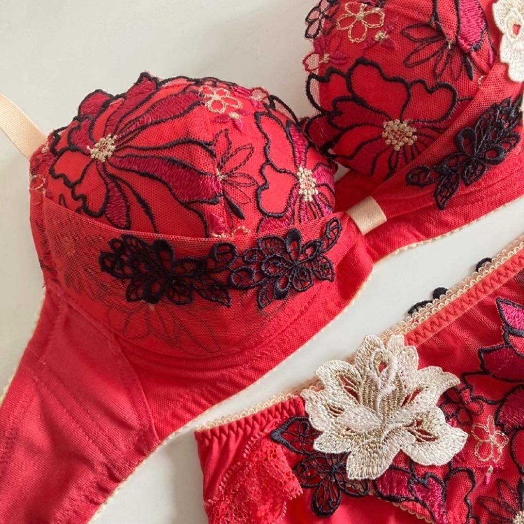 サルート　プラダを着た悪魔　E70/M　RE　96　リボンブラ　ノーマルショーツ