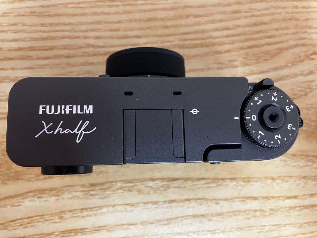 富士フイルム　X-Half チャコールシルバー