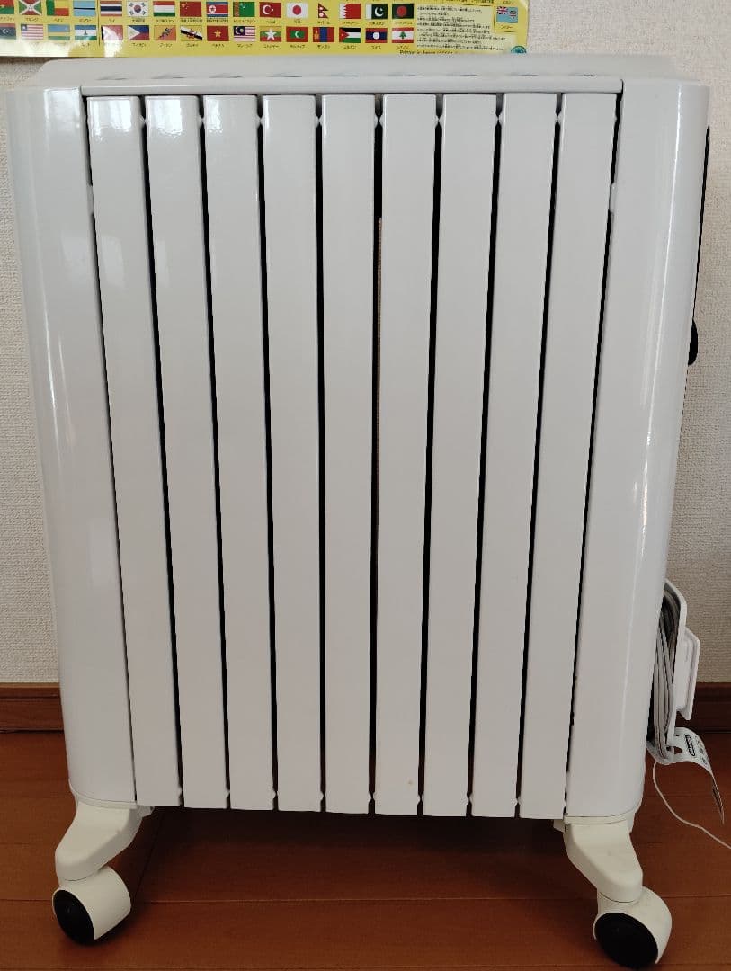 デロンギ　オイルヒーター RHJ65L0915　ホワイト キャスター付き