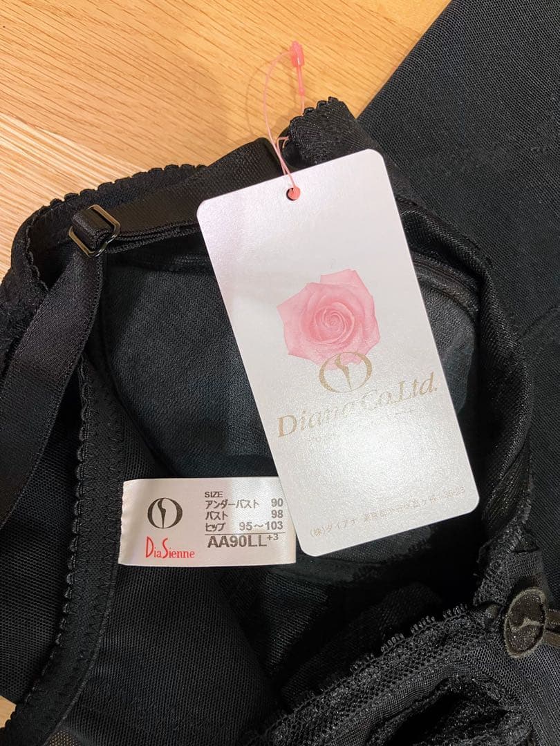【新品・未使用】ダイアナ　黒　ボディスーツ AA90LL+3