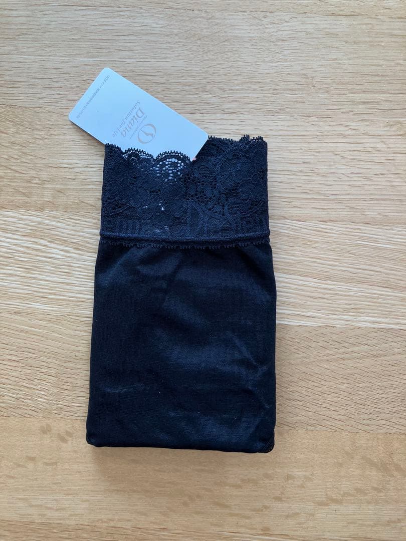 【新品・未使用】ダイアナ　黒　ボディスーツ AA90LL+3