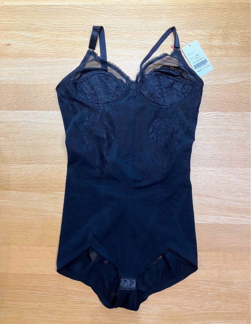 【新品・未使用】ダイアナ　黒　ボディスーツ AA90LL+3