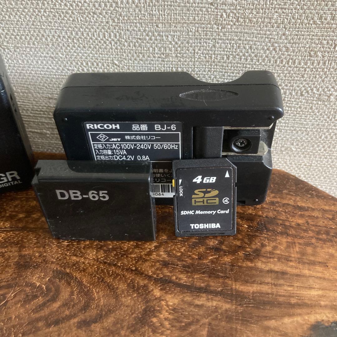 RICOH GR DEGITALⅢ コンパクトデジタルカメラ　メモリーカード付き