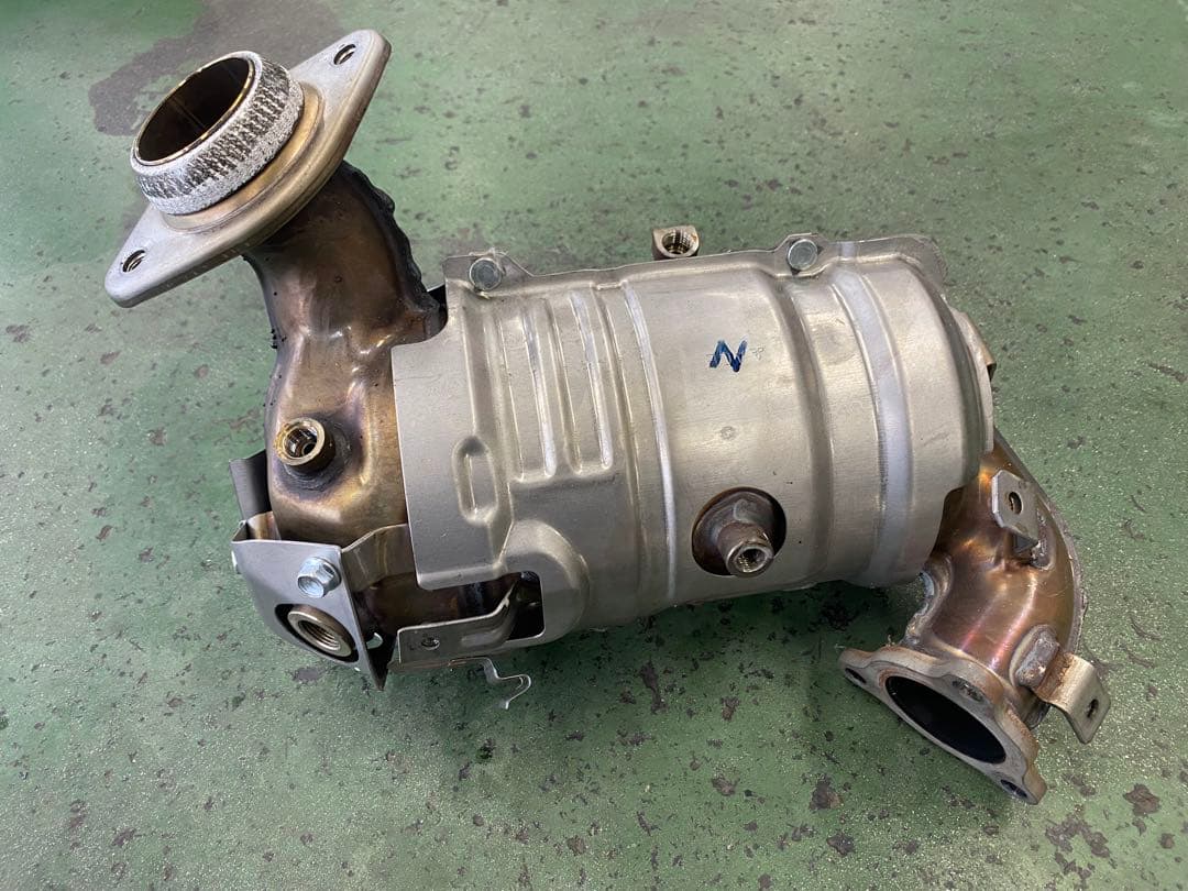 た*き様 キャタライザー　触媒　マフラー　三菱　デリカ　D5 CV1W 新車外し