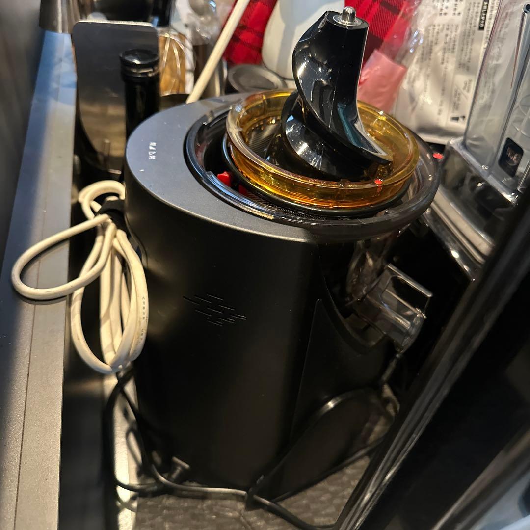 クビンス　ホールスロージューサー EVO-820　BLACK