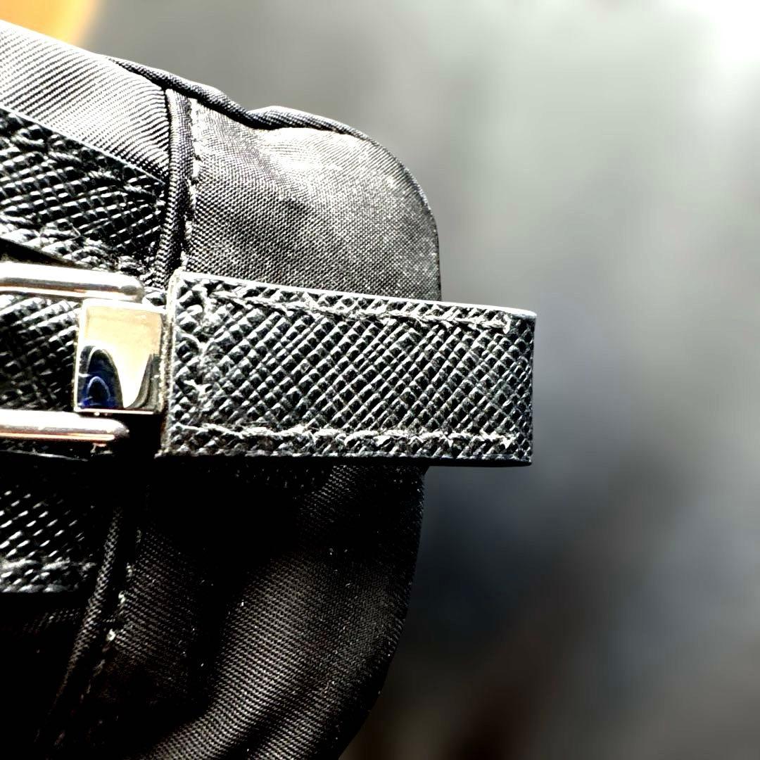 PRADA 黒 ナイロンポーチ