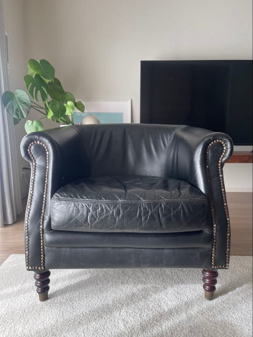 mobelArt 1人掛けレザーソファ　スタッズ装飾付き