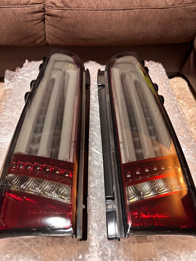 ハイエース200系テールランプヴァレンティ×ROWENコラボ廃盤限定希少品