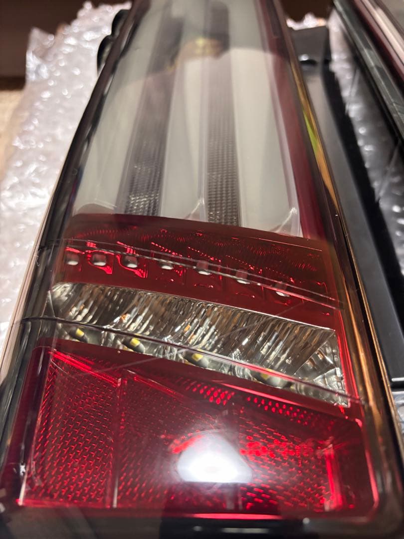 ハイエース200系テールランプヴァレンティ×ROWENコラボ廃盤限定希少品