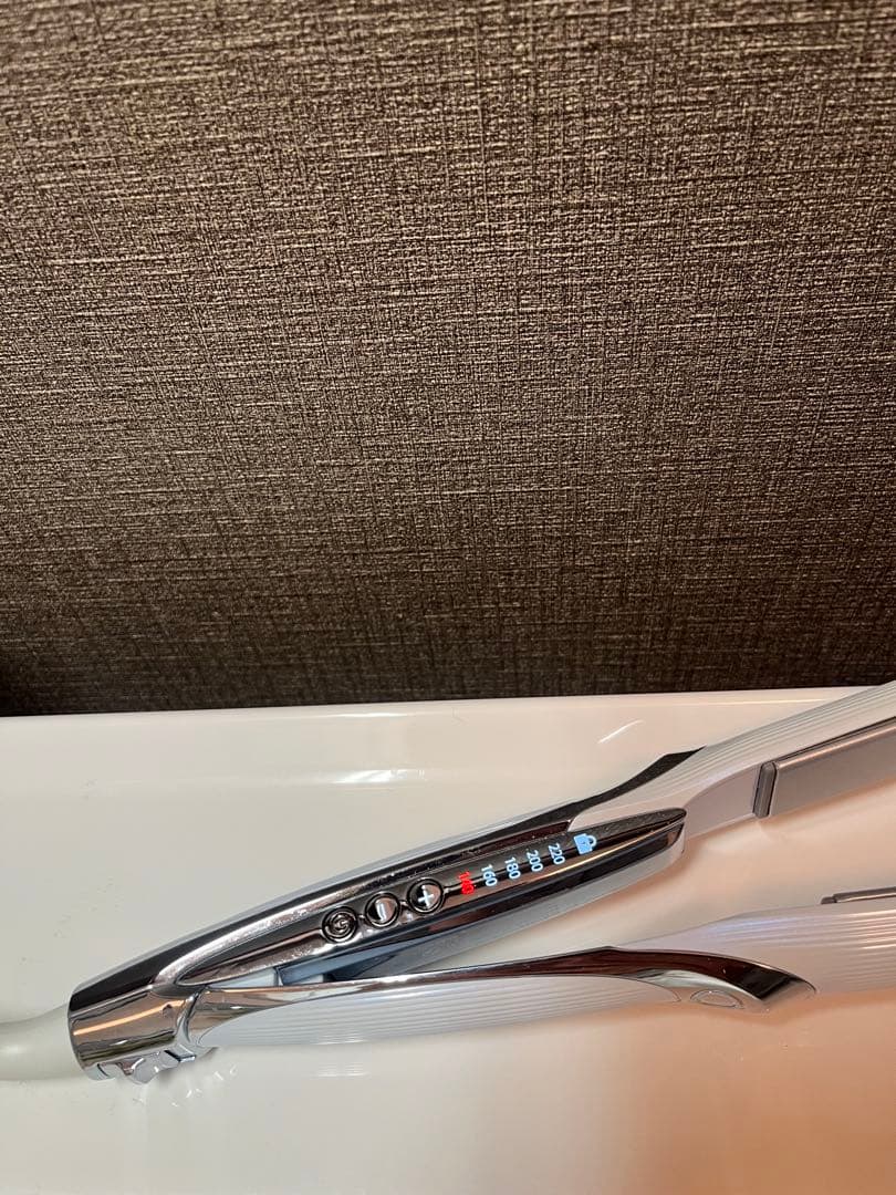 ReFa ストレートアイロン（2024年製） RE-AT-02A ホワイト