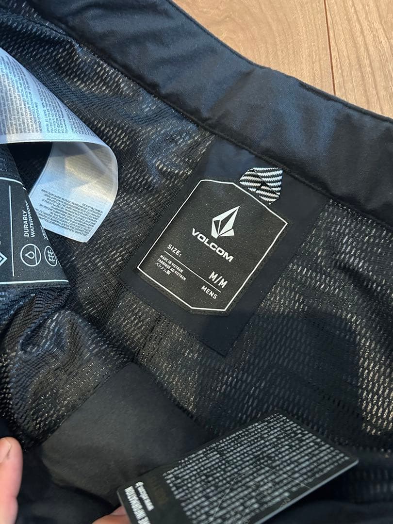 値下げ　VOLCOM スノーボード 上下セット L/M サイズ gore-Tex