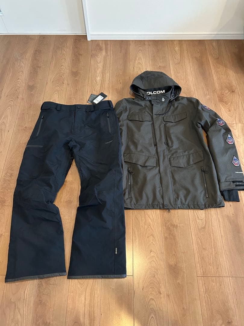 値下げ　VOLCOM スノーボード 上下セット L/M サイズ gore-Tex
