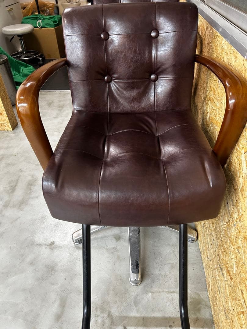 美容室ブラウンレザー カット椅子 回転式