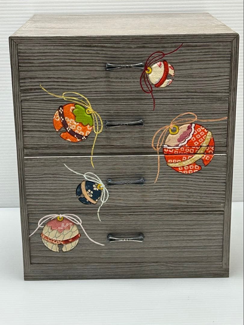 浅草　桐タンス　和風刺繍飾り　小物収納　小引出し　桐工芸　小物入れ　木目込み
