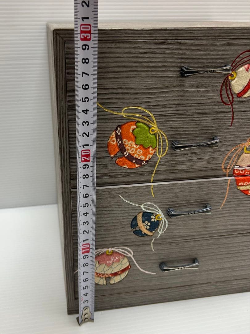 浅草　桐タンス　和風刺繍飾り　小物収納　小引出し　桐工芸　小物入れ　木目込み
