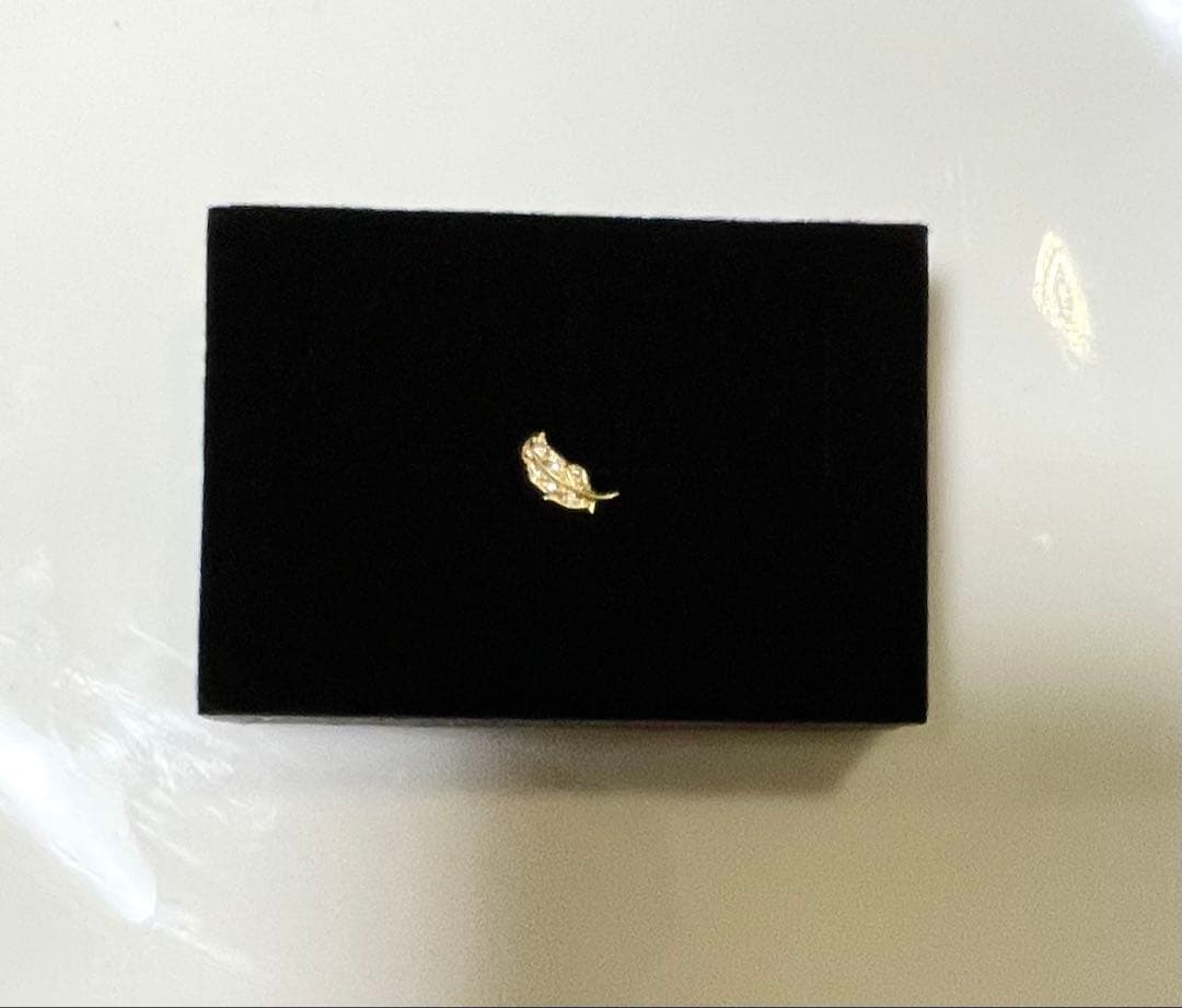 agete k18羽ピアス(片耳用)