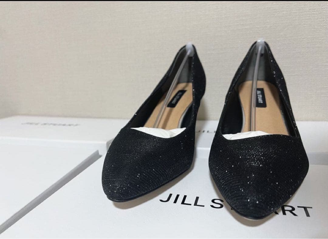 新品ジル スチュアート アーモンドトゥアシンメトリーパンプス24.5cm