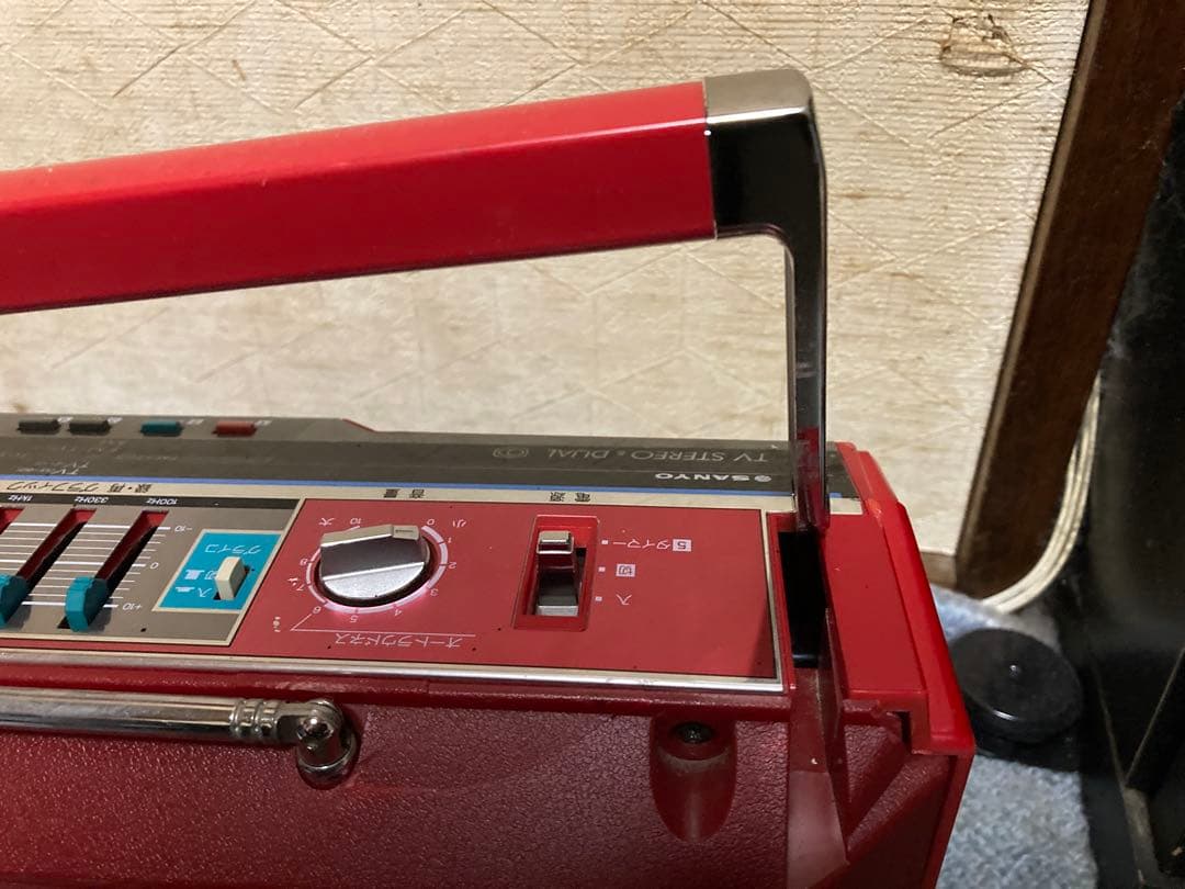 懐かしいレアサンヨーWV-2 赤色 ラジカセ オートリバースジャンク品