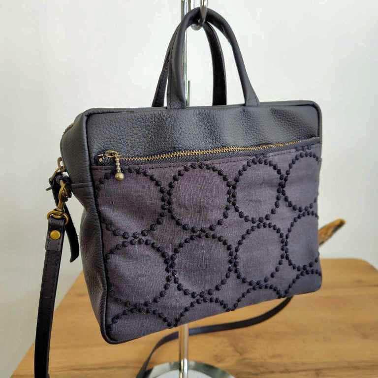 ミナペルホネン/タンバリンチャコール/スクエアーボストン/本革ブラック