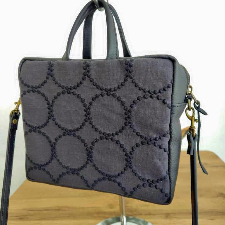 ミナペルホネン/タンバリンチャコール/スクエアーボストン/本革ブラック