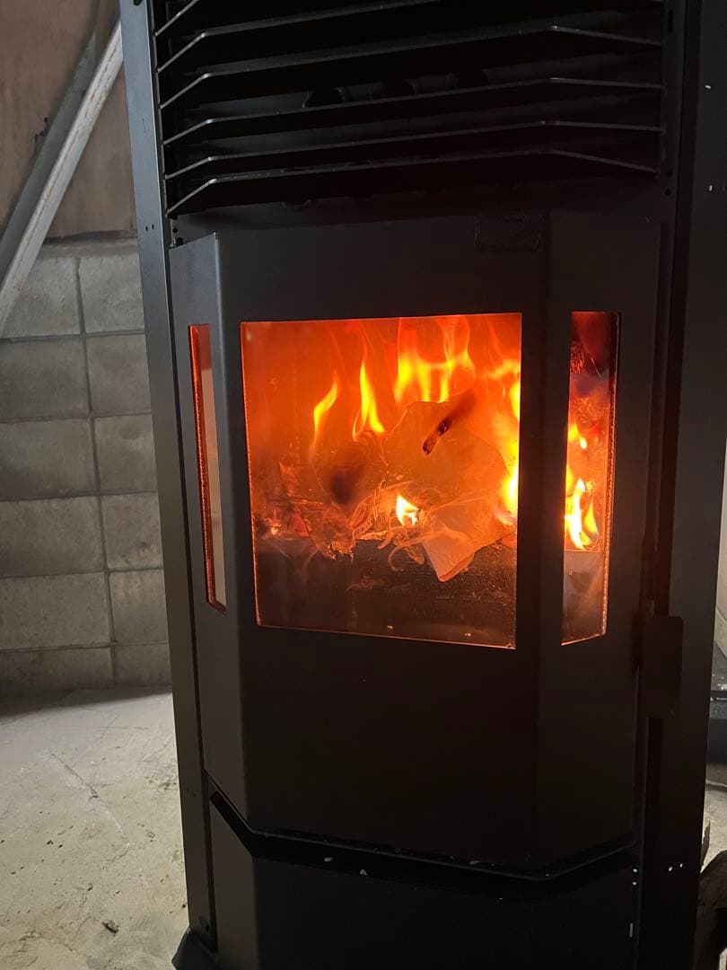 薪ストーブ　ガラス窓付きで 自动温度制御
