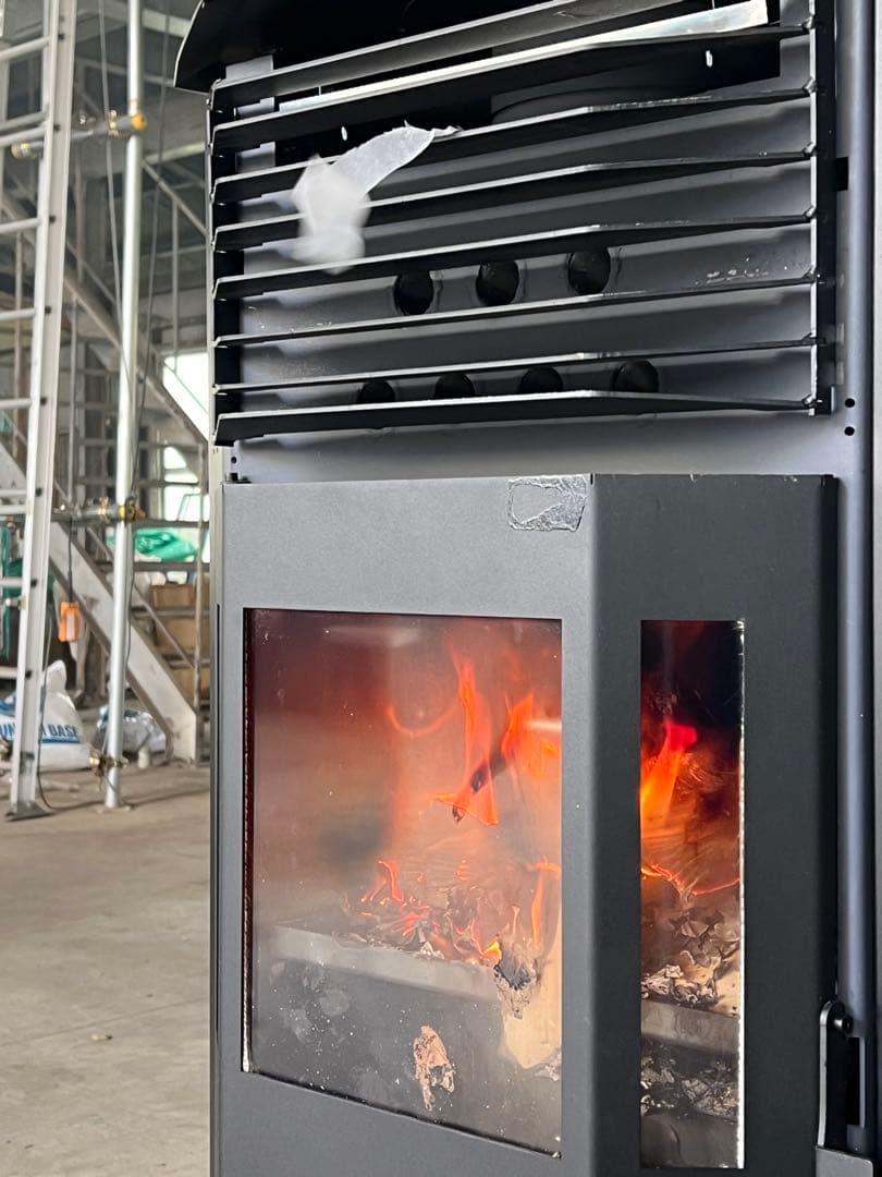 薪ストーブ　ガラス窓付きで 自动温度制御