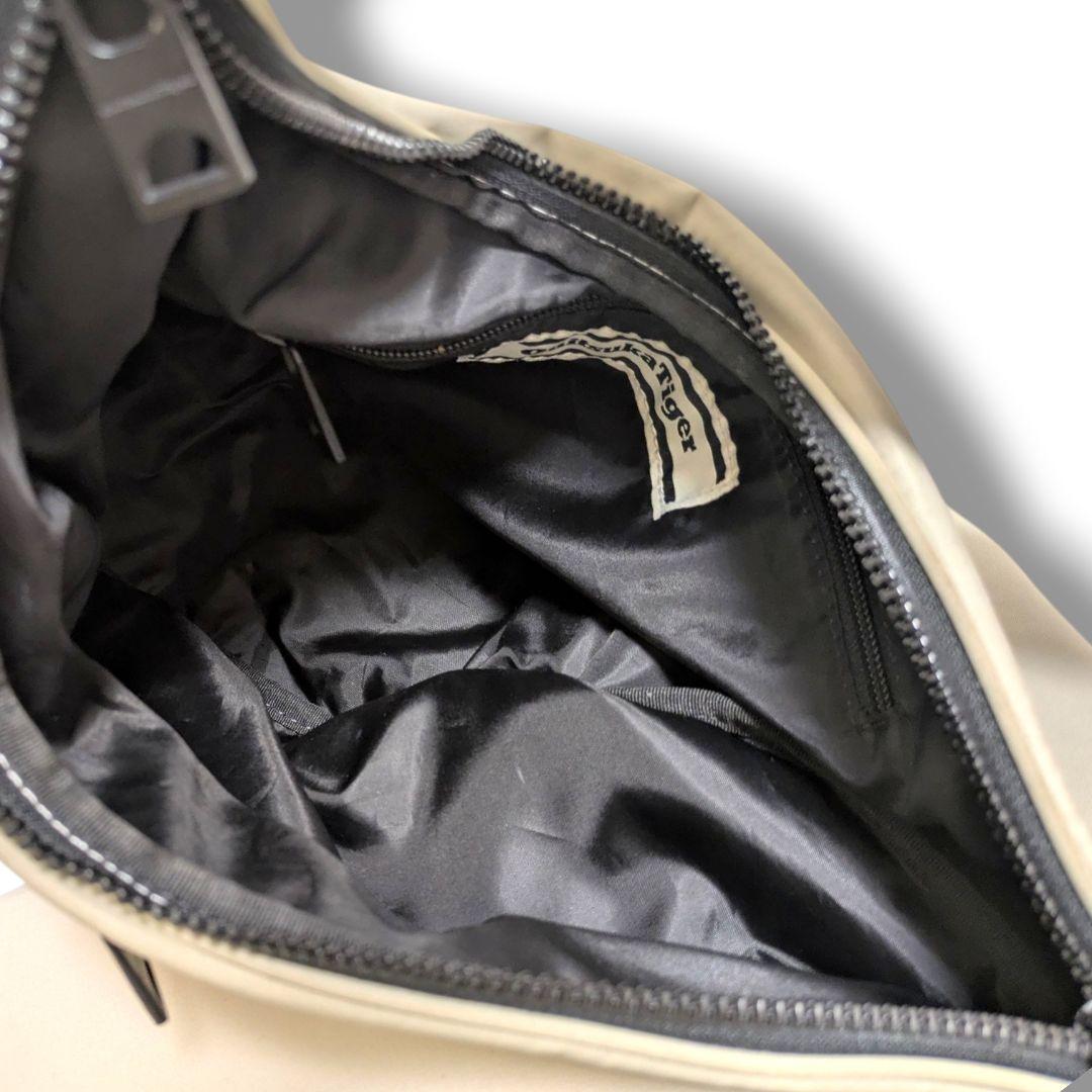 限定カラー！オニツカタイガー メッセンジャーバッグ ワンショルダー オフホワイト