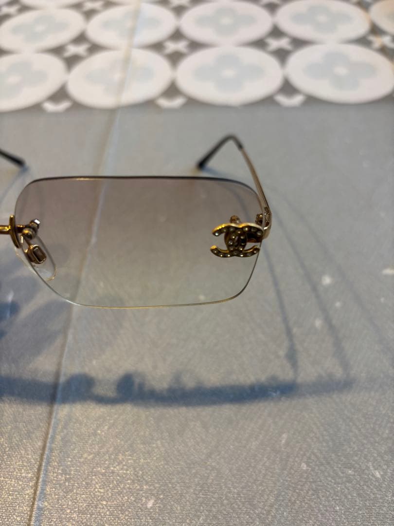 Chanel ゴールドフレーム スクエアサングラス