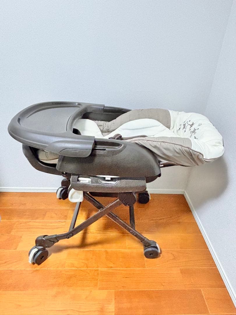 Combi ネムリラ　電動　ハイローチェア　オートスイング　トイザラス限定モデル