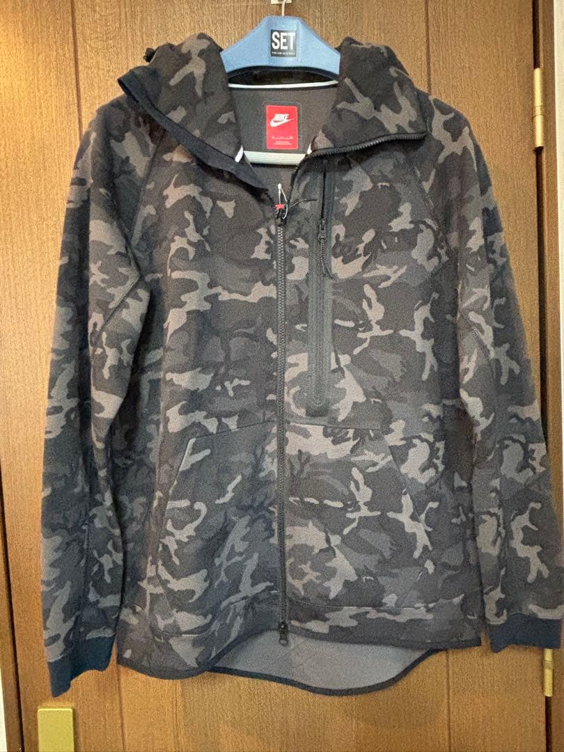 ナイキNIKEカモフラ・迷彩柄 フード付きパーカージャケット新品未使用