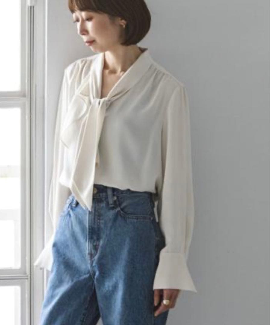 NOBLE ロイヤルサテンボウタイブラウス　アイボリー