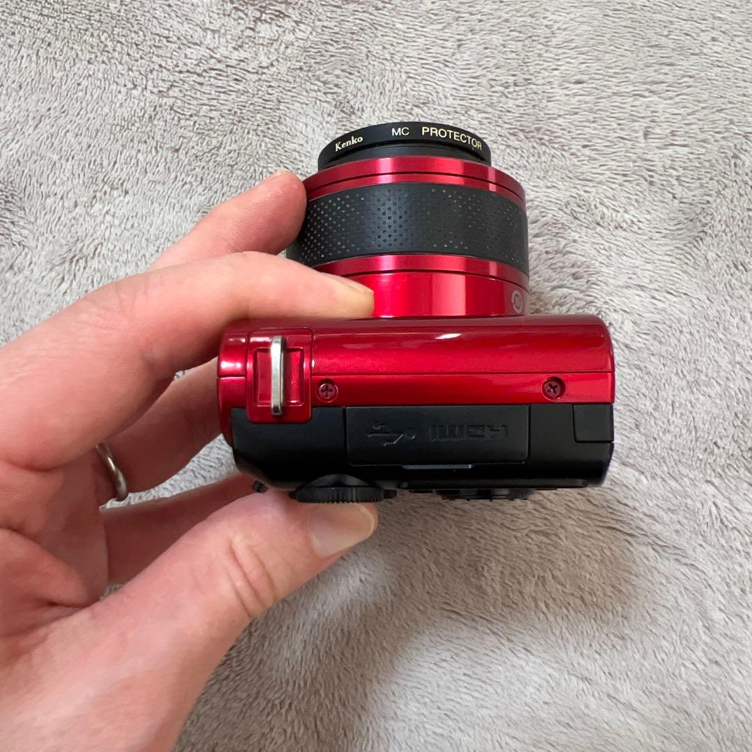 【美品】Nikon 1 J1 レッド 10-30mm レンズ付き
