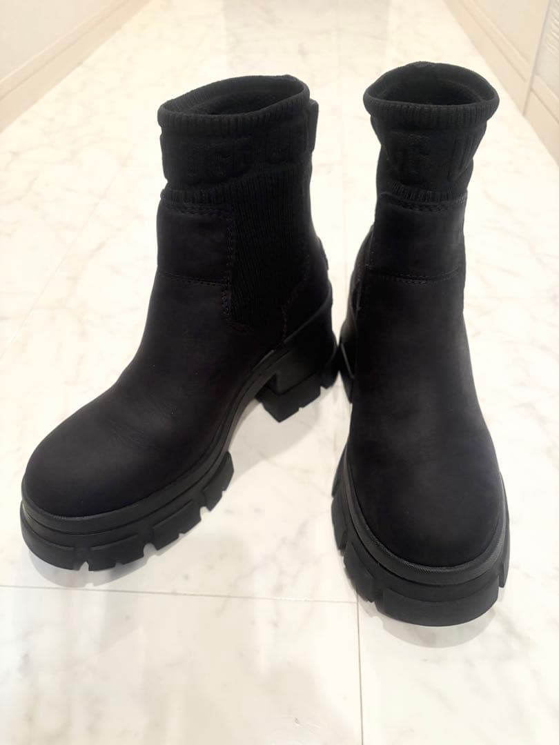【値下げ】UGG 美品 24cm 公式完売　ブルックリンチェルシー