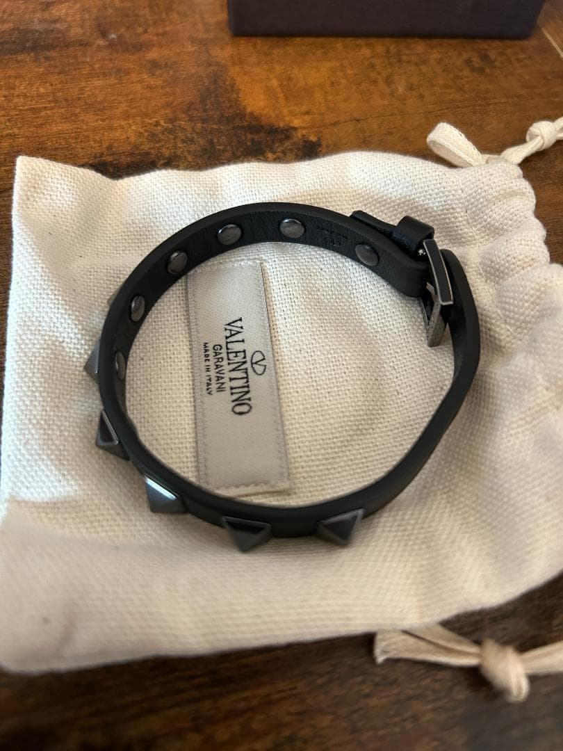【最終値下げ】VALENTINO スタッズ付きブラックブレスレット
