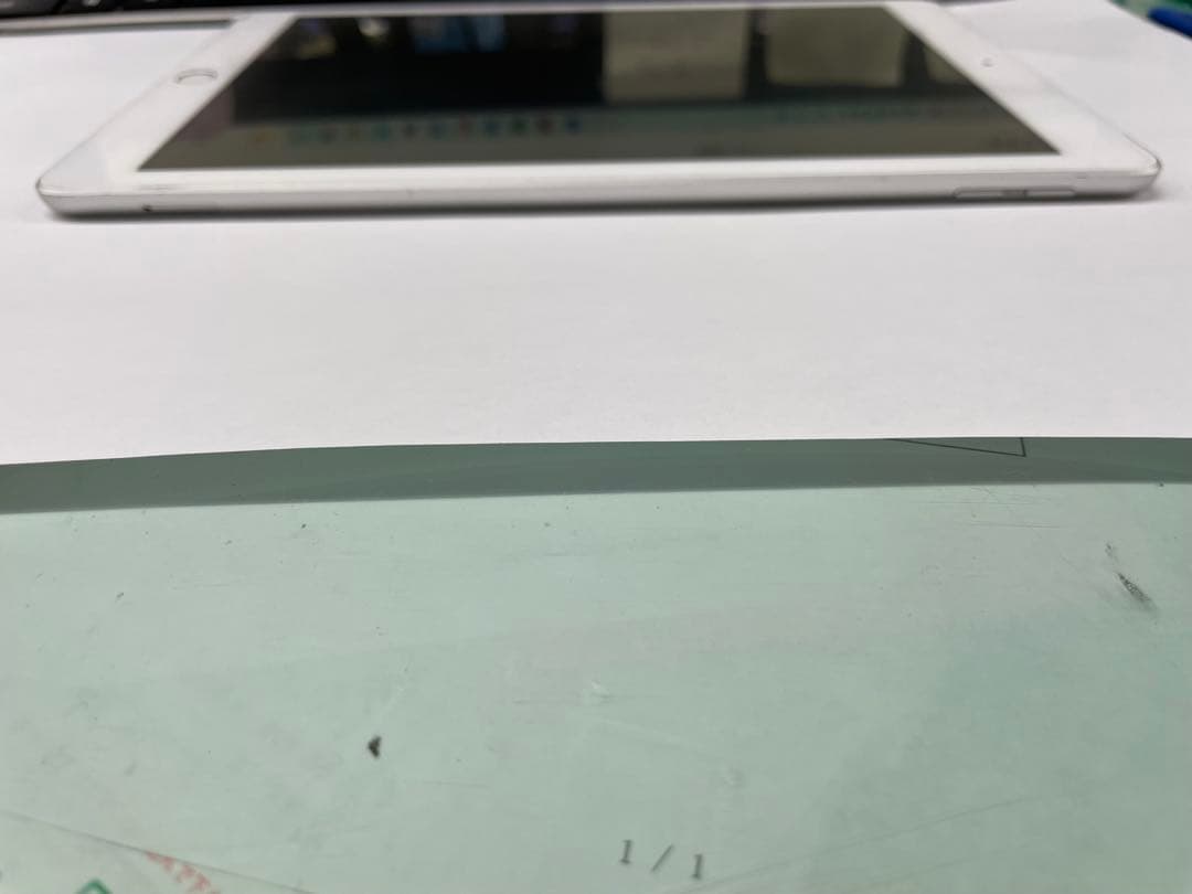 Apple iPad シルバー 本体　第6世代　Wi-Fiセルラー32GB