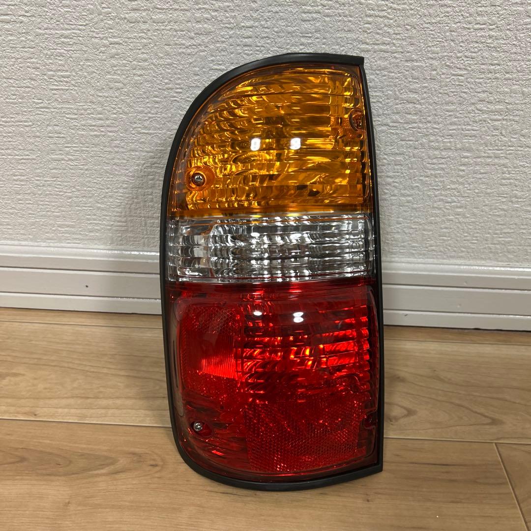 US TOYOTA タコマ　Tacoma 純正　テールランプ　左側