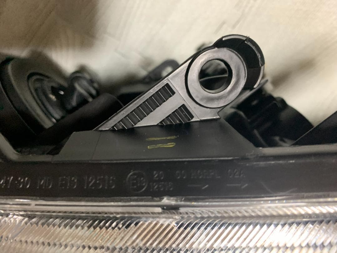 美しいオリジナルヘッドライト（左側）トヨタ プリウス ZVW30 ツーリング