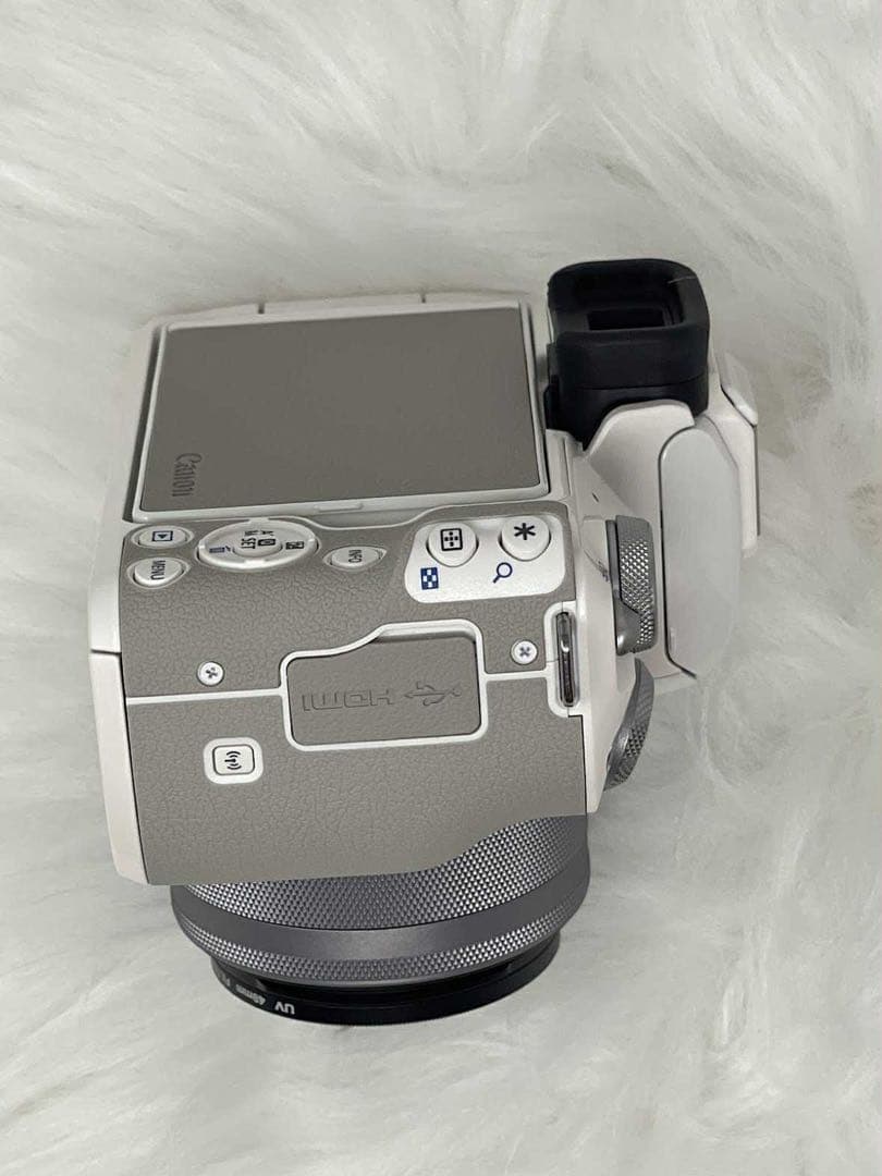 Canon EOS Kiss M ホワイト ダブルズームキット中古