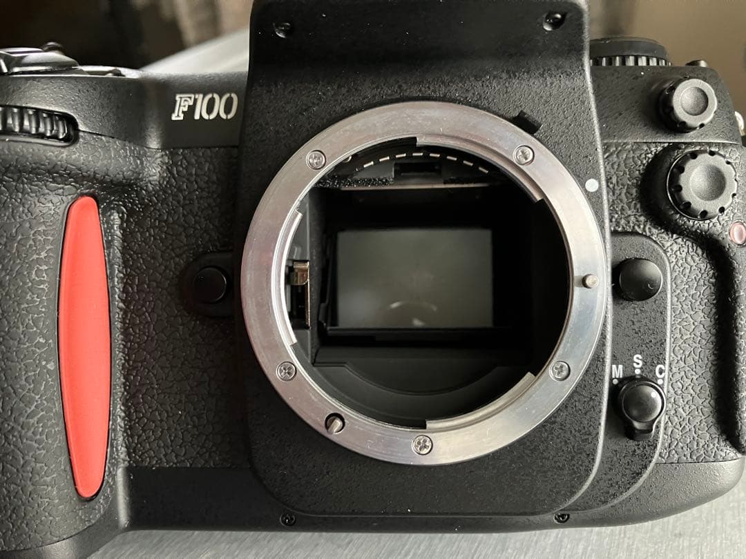 ニコンF100 AFフィルムカメラ実用品(難あり)