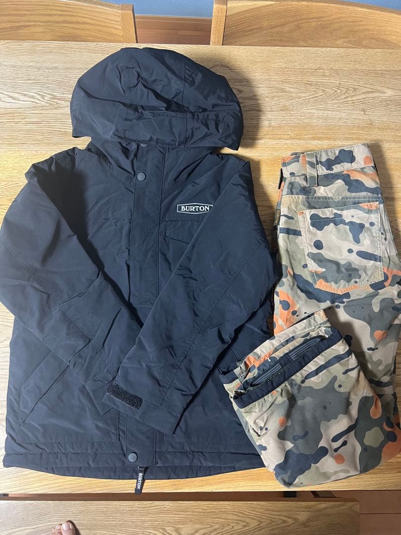【超美品】BURTON 子ども用 ジャケットと迷彩パンツセット　Ｓ