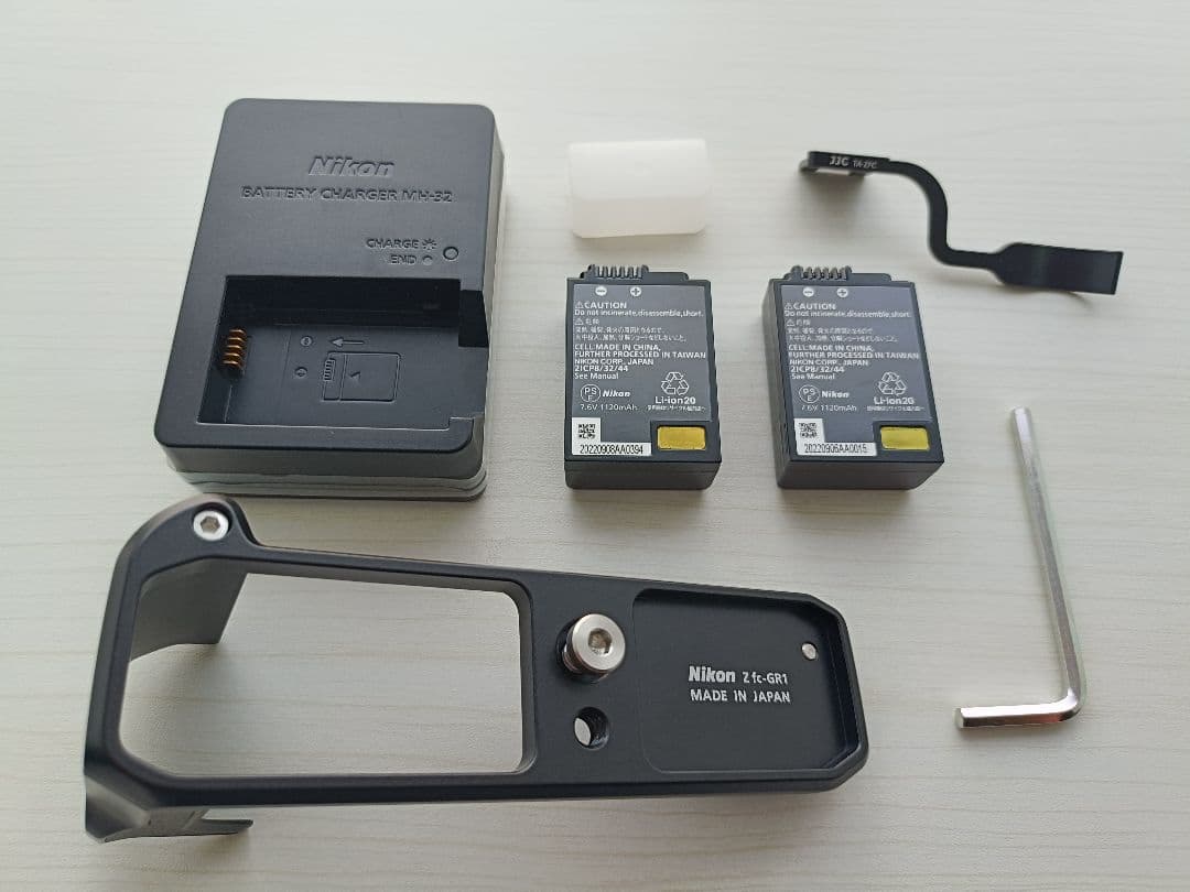 山*田様 Nikon Zfc 28mm f/2.8 キット(訳あり)＋グリップ、