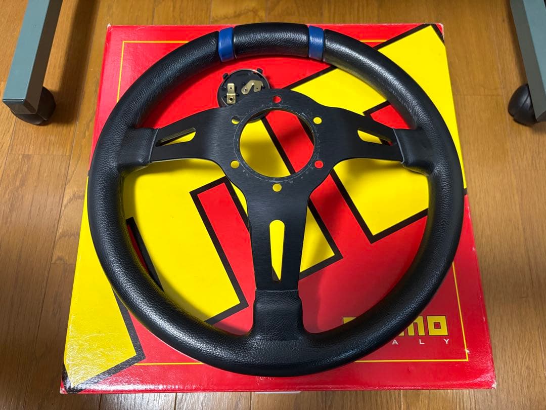 ロンベルク正規品 momo DRIFTING ステアリング 黒/青 33φ