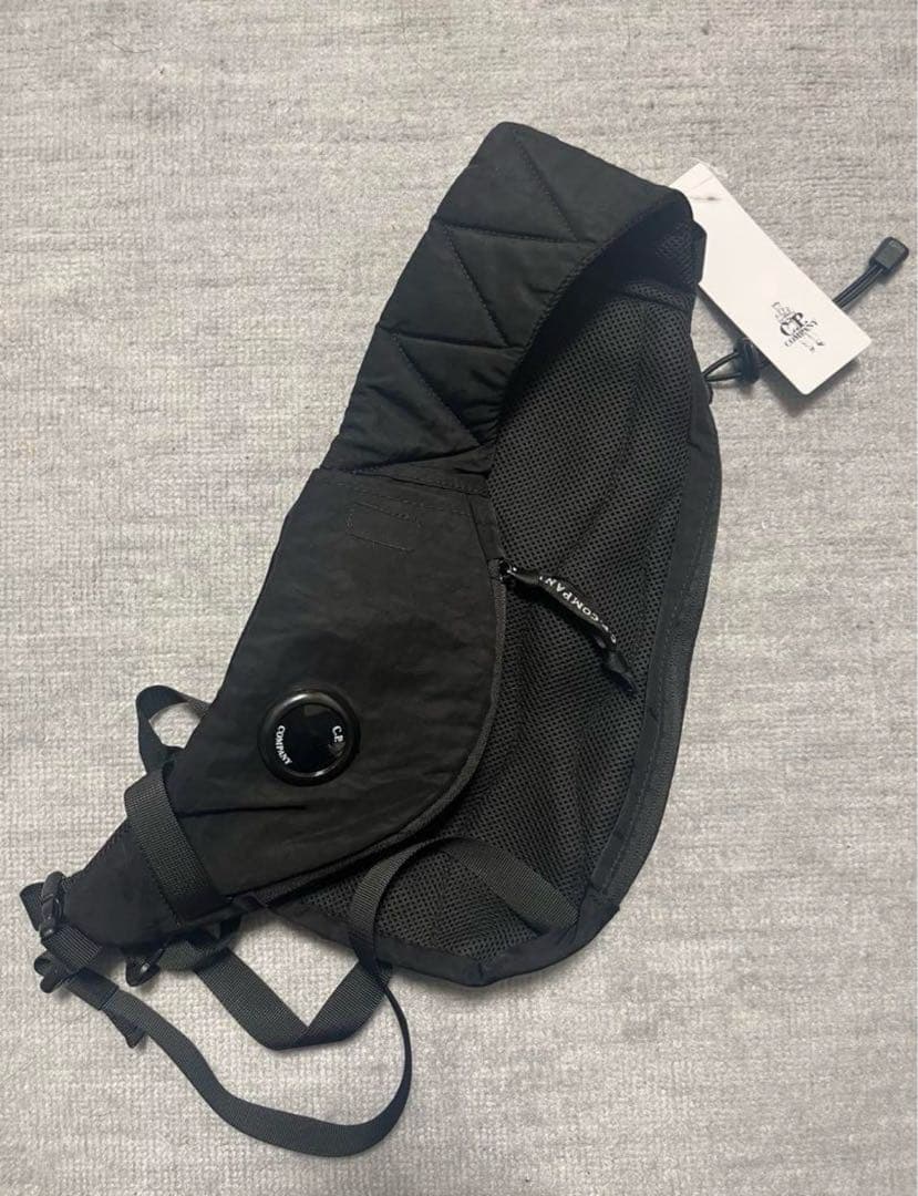 cp company シーピーカンパニー レンズショルダーバッグ ブラック