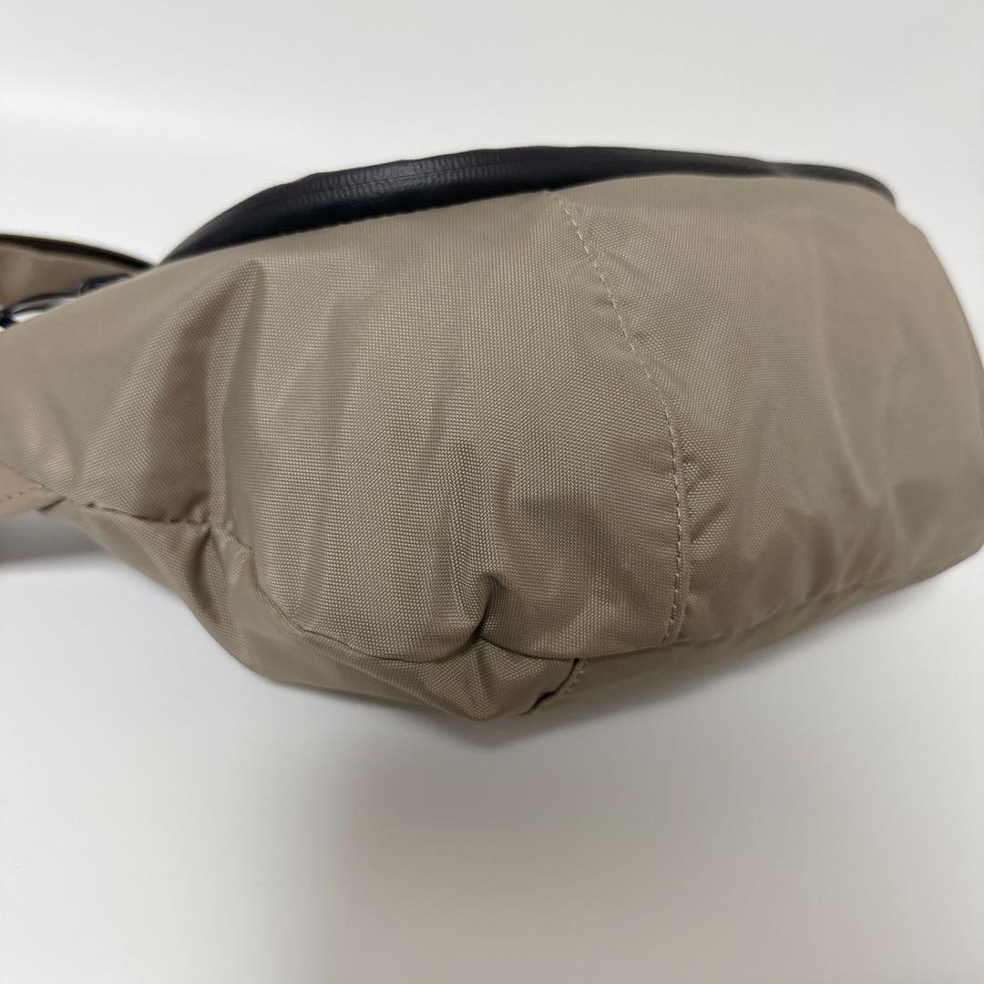 【24時間以内発送】イアパピヨネ　ボディバッグ　ベージュ