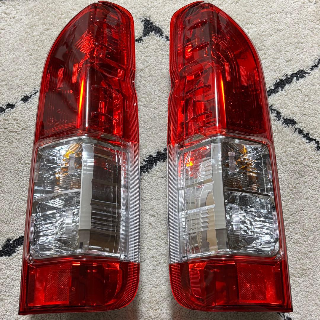 ハイエース　テールランプ　純正