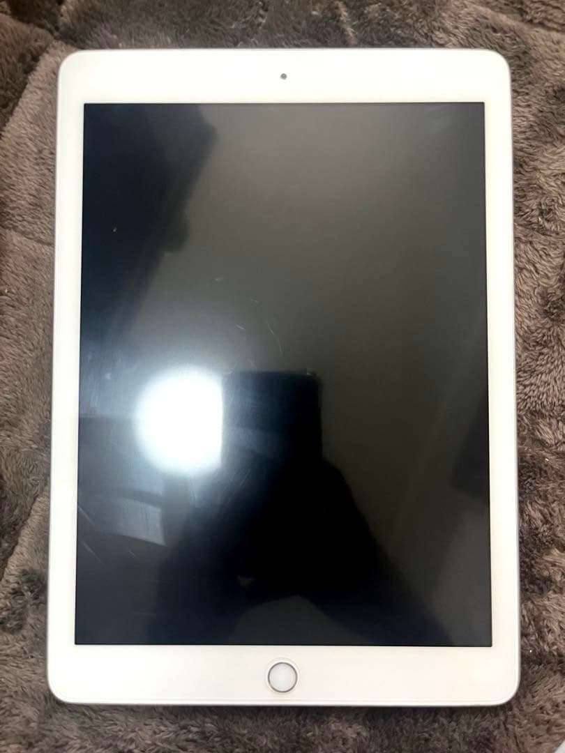 iPad 第6世代 シルバー 本体 32GB