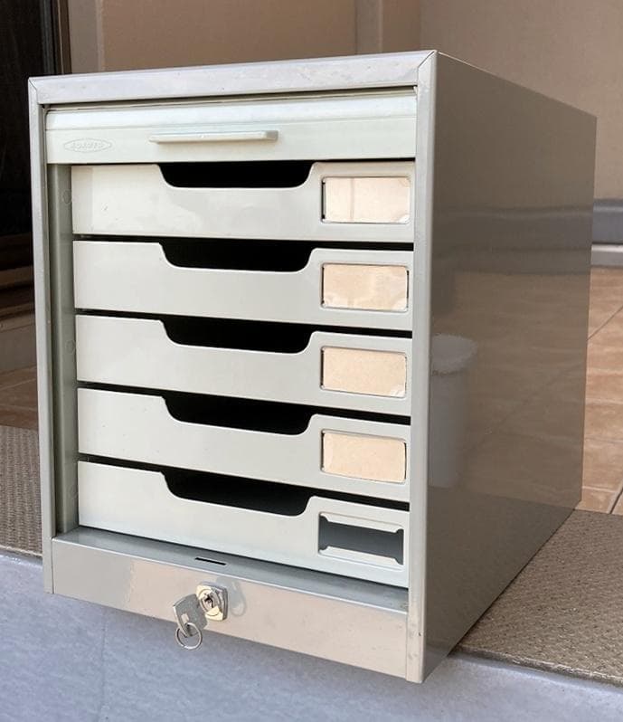 売約済み　美品　KOKUYO　蛇腹シャッター　鍵付　５段　書類・レターケース